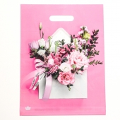 Розовый пакет с цветочным принтом и вырубной ручкой (40х31 см) - Сима-Ленд - купить с доставкой в Миассе