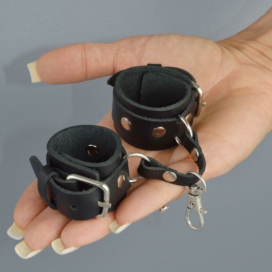 Черный кожаный брелок в виде наручников - Sitabella - купить с доставкой в Миассе