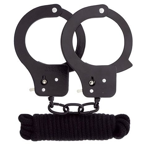 Чёрные наручники из листового металла в комплекте с веревкой BONDX METAL CUFFS LOVE ROPE SET - Dream Toys - купить с доставкой в Миассе